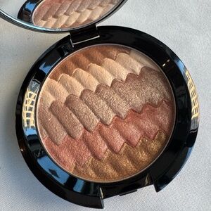 BECCA Shimmering Skin Perfector Pressed in Gradient Glow